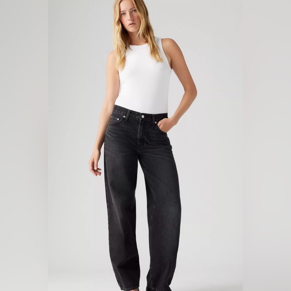 Levi's Women's Straight Leg Jeans in Black Wash